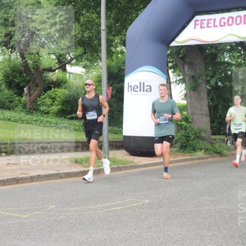 29.06.2025 - hella hamburg halbmarathon KatJ http://msf.ph/oto/8367576 29.06.2025 10:23:13 Zwischen KM18-KM19 5550, 7901 meine-sportfotos.de