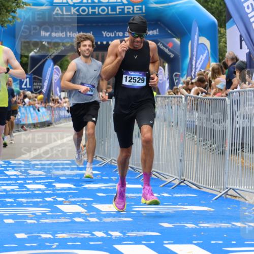 29.06.2025 - hella hamburg halbmarathon Strokosch-Dieckow http://msf.ph/oto/8367584 29.06.2025 10:28:20 Ziel 3075, 5328, 7389, 12529, 14140, 16711 meine-sportfotos.de