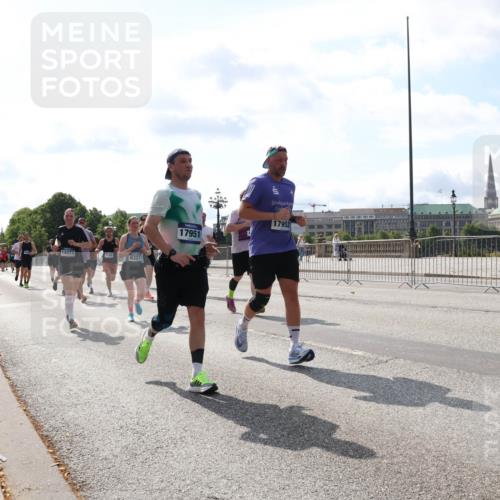 29.06.2025 - hella hamburg halbmarathon Lena Gebhardt http://msf.ph/oto/8367632 29.06.2025 10:02:00 Lombardsbrücke 14471, 6327, 17951, 17952, 1184, 1329, 1364, 1432, 1453, 1464, 1653, 1722, 1724, 1729, 1881, 1940, 2167, 2322, 2323, 2591, 2806, 2957, 3039, 3169, 4286, 4328, 4663, 4985, 5547, 5602, 5603, 5742, 5763, 6166, 6281, 6302, 6322, 6327, 6438, 6595, 6921, 7031, 7189, 7223, 7243, 8392, 8578, 8822, 8926, 9156, 9230, 9353, 9741, 9928, 10177, 10281, 10301, 10882, 10915, 11043, 11554, 11871, 11938, 12315, 12316, 12491, 14471, 14660, 14677, 16420 meine-sportfotos.de