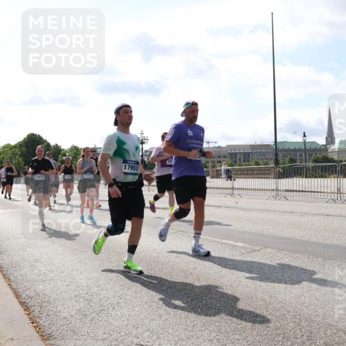 29.06.2025 - hella hamburg halbmarathon Lena Gebhardt http://msf.ph/oto/8367683 29.06.2025 10:02:00 Lombardsbrücke 14471, 6327, 17951, 1184, 1329, 1364, 1432, 1453, 1464, 1653, 1722, 1724, 1729, 1881, 1940, 2167, 2322, 2323, 2591, 2806, 2957, 3039, 3169, 4286, 4328, 4663, 4985, 5547, 5602, 5603, 5742, 5763, 6166, 6281, 6302, 6322, 6327, 6438, 6595, 6921, 7031, 7189, 7223, 7243, 8392, 8578, 8822, 8926, 9156, 9230, 9353, 9741, 9928, 10177, 10281, 10301, 10882, 10915, 11043, 11554, 11871, 11938, 12315, 12316, 12491, 14471, 14660, 14677, 16420 meine-sportfotos.de