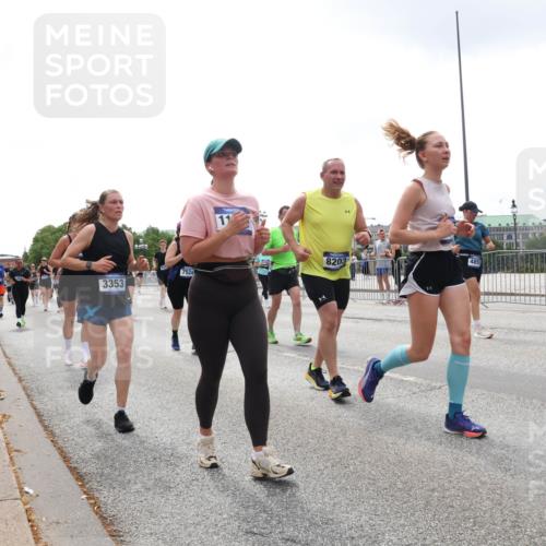 29.06.2025 - hella hamburg halbmarathon Lena Gebhardt http://msf.ph/oto/8367693 29.06.2025 10:39:33 Lombardsbrücke 3353, 7524, 11, 1, 8203, 485, 1760, 1856, 1883, 2092, 2313, 2571, 2574, 2578, 2843, 2893, 2976, 2998, 3046, 3275, 3353, 3727, 4298, 4523, 4603, 4609, 4659, 4752, 4855, 4882, 5045, 5701, 6321, 6342, 6343, 6427, 6428, 6611, 6719, 6726, 6739, 6748, 7053, 7125, 7199, 7341, 7429, 7501, 7506, 7524, 7589, 7684, 7815, 8203, 8243, 8457, 8995, 9393, 9420, 9446, 9569, 9698, 9747, 9777, 10001, 10315, 10441, 10512, 10516 meine-sportfotos.de