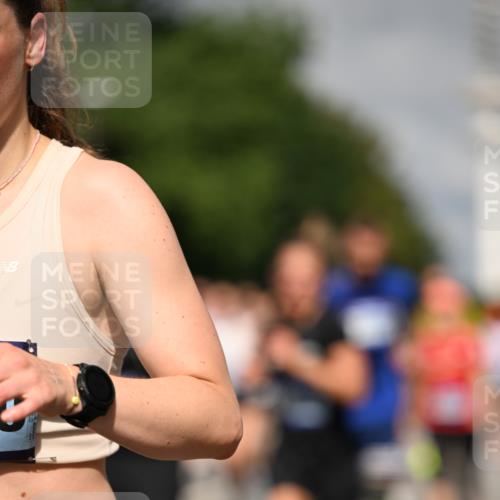 29.06.2025 - hella hamburg halbmarathon Dr. Thomas Lammeyer http://msf.ph/oto/8367720 29.06.2025 09:57:07 Kennedybrücke 1391, 1558, 1759, 2234, 2365, 2402, 2623, 2890, 3004, 3146, 3186, 4091, 4310, 4553, 5022, 5624, 5692, 6071, 6081, 6203, 6282, 6375, 6460, 6575, 6903, 7147, 7322, 7448, 7450, 7480, 7734, 8063, 8819, 9126, 9303, 9305, 9544, 9633, 9794, 11094, 11283 meine-sportfotos.de