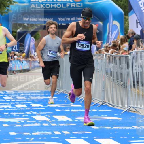 29.06.2025 - hella hamburg halbmarathon Strokosch-Dieckow http://msf.ph/oto/8367728 29.06.2025 10:28:20 Ziel 3075, 5328, 7389, 12529, 14140, 16711 meine-sportfotos.de