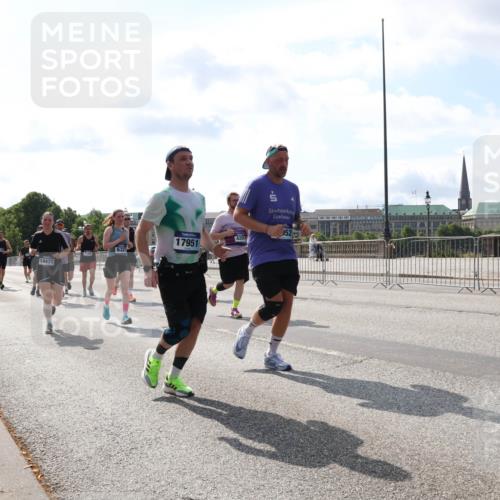 29.06.2025 - hella hamburg halbmarathon Lena Gebhardt http://msf.ph/oto/8367739 29.06.2025 10:02:00 Lombardsbrücke 632, 17951, 14471, 428, 352, 1184, 1329, 1364, 1432, 1453, 1464, 1653, 1722, 1724, 1729, 1881, 1940, 2167, 2322, 2323, 2591, 2806, 2957, 3039, 3169, 4286, 4328, 4663, 4985, 5547, 5602, 5603, 5742, 5763, 6166, 6281, 6302, 6322, 6327, 6438, 6595, 6921, 7031, 7189, 7223, 7243, 8392, 8578, 8822, 8926, 9156, 9230, 9353, 9741, 9928, 10177, 10281, 10301, 10882, 10915, 11043, 11554, 11871, 11938, 12315, 12316, 12491, 14471, 14660, 14677, 16420 meine-sportfotos.de