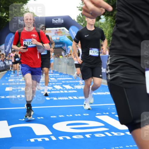 29.06.2025 - hella hamburg halbmarathon Strokosch-Dieckow http://msf.ph/oto/8367771 29.06.2025 10:50:01 Ziel 1216, 1321, 1507, 2020, 2540, 3562, 3692, 3852, 7100, 7657, 8313, 8454, 9031, 9213, 9303, 9491, 9965, 12203, 12271, 12527, 12733, 13225, 13282, 13758, 14257, 16403, 16716, 16732, 16887, 18228, 18657, 18658, 18884, 19112 meine-sportfotos.de