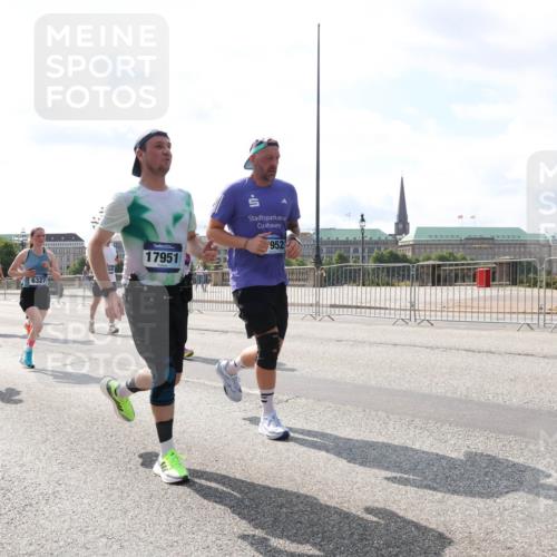 29.06.2025 - hella hamburg halbmarathon Lena Gebhardt http://msf.ph/oto/8367781 29.06.2025 10:02:00 Lombardsbrücke 14471, 6327, 17951, 952, 1184, 1329, 1364, 1432, 1453, 1464, 1653, 1722, 1724, 1729, 1881, 1940, 2167, 2322, 2323, 2591, 2806, 2957, 3039, 3169, 4286, 4328, 4663, 4985, 5547, 5602, 5603, 5742, 5763, 6166, 6281, 6302, 6322, 6327, 6438, 6595, 6921, 7031, 7189, 7223, 7243, 8392, 8578, 8822, 8926, 9156, 9230, 9353, 9741, 9928, 10177, 10281, 10301, 10882, 10915, 11043, 11554, 11871, 11938, 12315, 12316, 12491, 14471, 14660, 14677, 16420 meine-sportfotos.de