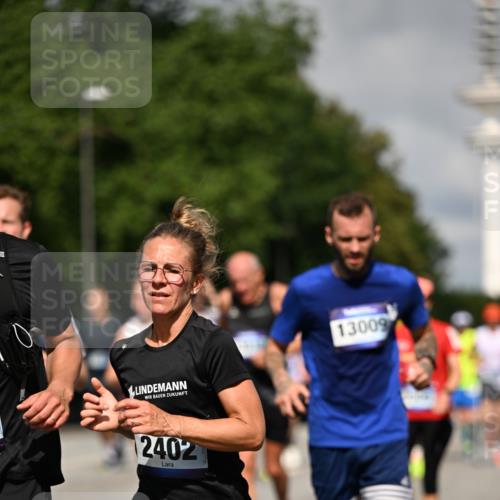 29.06.2025 - hella hamburg halbmarathon Dr. Thomas Lammeyer http://msf.ph/oto/8367805 29.06.2025 09:57:07 Kennedybrücke 1391, 1558, 1759, 2234, 2365, 2402, 2623, 2890, 3004, 3146, 3186, 4091, 4310, 4553, 5022, 5624, 5692, 6071, 6081, 6203, 6282, 6375, 6460, 6575, 6903, 7147, 7322, 7448, 7450, 7480, 7734, 8063, 8819, 9126, 9303, 9305, 9544, 9633, 9794, 11094, 11283 meine-sportfotos.de