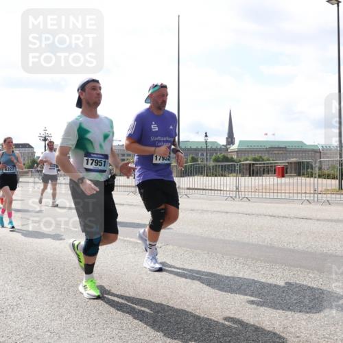 29.06.2025 - hella hamburg halbmarathon Lena Gebhardt http://msf.ph/oto/8367826 29.06.2025 10:02:01 Lombardsbrücke 6327, 7189, 14471, 17951, 17952, 1184, 1329, 1364, 1432, 1453, 1464, 1653, 1722, 1724, 1729, 1881, 1940, 2142, 2167, 2322, 2323, 2591, 2806, 2957, 3039, 3169, 4286, 4328, 4663, 4985, 5547, 5602, 5603, 5742, 5763, 6166, 6295, 6302, 6322, 6327, 6438, 6595, 6921, 7031, 7189, 7223, 7243, 8392, 8578, 8822, 8926, 9020, 9021, 9156, 9230, 9353, 9741, 9928, 10177, 10281, 10301, 10882, 10915, 11043, 11554, 11871, 11938, 12315, 12316, 12491, 14471, 14660, 14677, 16420 meine-sportfotos.de