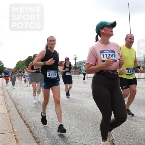 29.06.2025 - hella hamburg halbmarathon Lena Gebhardt http://msf.ph/oto/8367836 29.06.2025 10:39:34 Lombardsbrücke 10888, 3353, 7524, 11201, 8203, 485, 1760, 1856, 1883, 2092, 2313, 2571, 2574, 2578, 2843, 2893, 2976, 2998, 3046, 3275, 3353, 3727, 4298, 4523, 4603, 4609, 4659, 4752, 4855, 4882, 5045, 5701, 6321, 6342, 6343, 6427, 6428, 6611, 6719, 6726, 6739, 6748, 7053, 7125, 7199, 7341, 7429, 7501, 7506, 7524, 7589, 7684, 7815, 8203, 8243, 8457, 8612, 8995, 9393, 9420, 9446, 9569, 9698, 9747, 9777, 10001, 10315, 10441, 10512, 10516 meine-sportfotos.de