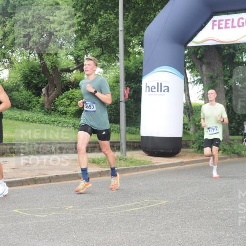 29.06.2025 - hella hamburg halbmarathon KatJ http://msf.ph/oto/8367840 29.06.2025 10:23:14 Zwischen KM18-KM19 5550, 7901 meine-sportfotos.de