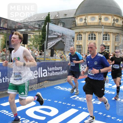 29.06.2025 - hella hamburg halbmarathon Michael Strokosch http://msf.ph/oto/8367856 29.06.2025 10:57:33 Ziel 2236, 3435, 4502, 5015, 5134, 5728, 6281, 6302, 8393, 9727, 12144, 13245, 13394, 15695, 16093, 17758, 17828 meine-sportfotos.de