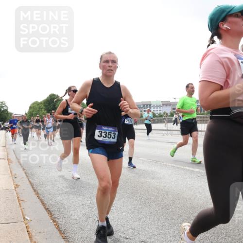 29.06.2025 - hella hamburg halbmarathon Lena Gebhardt http://msf.ph/oto/8367920 29.06.2025 10:39:34 Lombardsbrücke 10, 3353, 7524, 112, 1760, 1856, 1883, 2092, 2313, 2571, 2574, 2578, 2843, 2893, 2976, 2998, 3046, 3275, 3353, 3727, 4298, 4523, 4603, 4609, 4659, 4752, 4855, 4882, 5045, 5701, 6321, 6342, 6343, 6427, 6428, 6611, 6719, 6726, 6739, 6748, 7053, 7125, 7199, 7341, 7429, 7501, 7506, 7524, 7589, 7684, 7815, 8203, 8243, 8457, 8612, 8995, 9393, 9420, 9446, 9569, 9698, 9747, 9777, 10001, 10315, 10441, 10512, 10516 meine-sportfotos.de