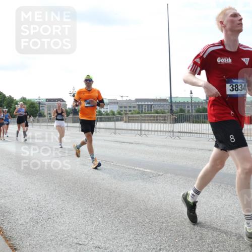 29.06.2025 - hella hamburg halbmarathon Lena Gebhardt http://msf.ph/oto/8367953 29.06.2025 10:14:38 Lombardsbrücke 15875, 17975, 106, 3834, 8, 1071, 1406, 1728, 2046, 2494, 2601, 2690, 2990, 3020, 3025, 3154, 3454, 3691, 3756, 3834, 3939, 5191, 5608, 5670, 5981, 6028, 6083, 6089, 6366, 6935, 7195, 7209, 7439, 7442, 7802, 7840, 7991, 8001, 8055, 8147, 8409, 8755, 8892, 9173, 9556, 9663, 9709, 9845, 10224, 10391, 10610, 10963, 12467, 13237, 13285, 14488, 16126 meine-sportfotos.de