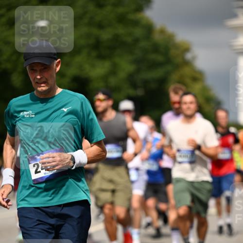 29.06.2025 - hella hamburg halbmarathon Dr. Thomas Lammeyer http://msf.ph/oto/8367998 29.06.2025 10:19:33 Kennedybrücke 1440, 1890, 2110, 2140, 2494, 2720, 2989, 3417, 4007, 4466, 5069, 5739, 6287, 6376, 6576, 7452, 7809, 7810, 7941, 7942, 8885, 9113, 9192, 9423, 9556, 9657, 9847, 10108, 10775, 10963 meine-sportfotos.de