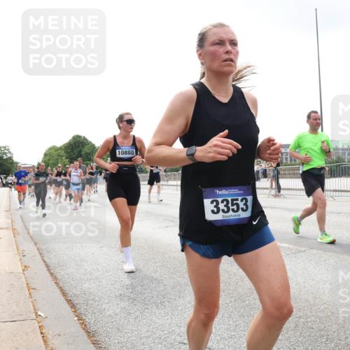 29.06.2025 - hella hamburg halbmarathon Lena Gebhardt http://msf.ph/oto/8368050 29.06.2025 10:39:34 Lombardsbrücke 10888, 3353, 1760, 1856, 1883, 2092, 2313, 2571, 2574, 2578, 2843, 2893, 2976, 2998, 3046, 3275, 3353, 3727, 4298, 4523, 4603, 4609, 4659, 4752, 4855, 4882, 5045, 5701, 6321, 6342, 6343, 6427, 6428, 6611, 6719, 6726, 6739, 6748, 7053, 7125, 7199, 7341, 7429, 7501, 7506, 7524, 7589, 7684, 7815, 8203, 8243, 8457, 8612, 8995, 9393, 9420, 9446, 9569, 9698, 9747, 9777, 10001, 10315, 10441, 10512, 10516 meine-sportfotos.de