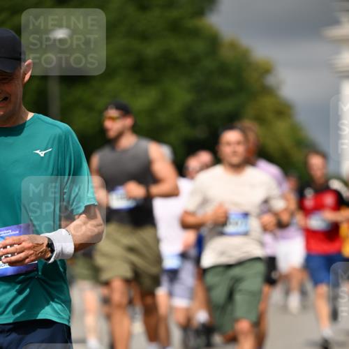 29.06.2025 - hella hamburg halbmarathon Dr. Thomas Lammeyer http://msf.ph/oto/8368052 29.06.2025 10:19:34 Kennedybrücke 1440, 1890, 2110, 2140, 2494, 2720, 2989, 3417, 4007, 4466, 5069, 5739, 6287, 6376, 6576, 7452, 7809, 7810, 7941, 7942, 8885, 9113, 9192, 9556, 9657, 9847, 10108, 10608, 10775, 10963 meine-sportfotos.de