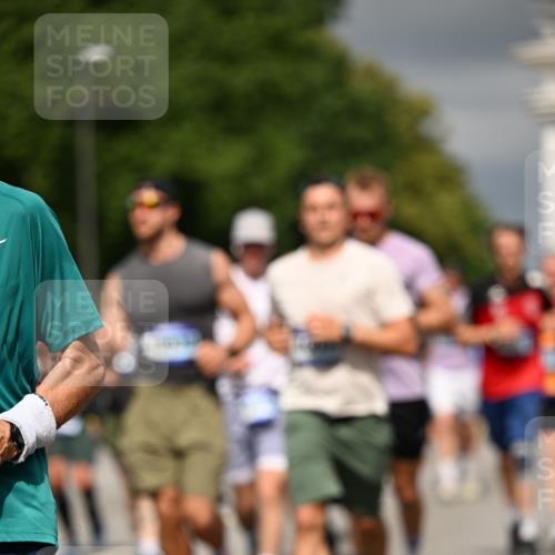 29.06.2025 - hella hamburg halbmarathon Dr. Thomas Lammeyer http://msf.ph/oto/8368067 29.06.2025 10:19:34 Kennedybrücke 1440, 1890, 2110, 2140, 2494, 2720, 2989, 3417, 4007, 4466, 5069, 5739, 6287, 6376, 6576, 7452, 7809, 7810, 7941, 7942, 8885, 9113, 9192, 9556, 9657, 9847, 10108, 10608, 10775, 10963 meine-sportfotos.de