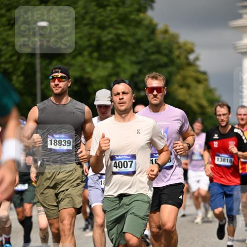 29.06.2025 - hella hamburg halbmarathon Dr. Thomas Lammeyer http://msf.ph/oto/8368075 29.06.2025 10:19:34 Kennedybrücke 1440, 1890, 2110, 2140, 2494, 2720, 2989, 3417, 4007, 4466, 5069, 5739, 6287, 6376, 6576, 7452, 7809, 7810, 7941, 7942, 8885, 9113, 9192, 9556, 9657, 9847, 10108, 10608, 10775, 10963 meine-sportfotos.de