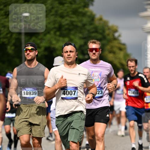 29.06.2025 - hella hamburg halbmarathon Dr. Thomas Lammeyer http://msf.ph/oto/8368084 29.06.2025 10:19:34 Kennedybrücke 1440, 1890, 2110, 2140, 2494, 2720, 2989, 3417, 4007, 4466, 5069, 5739, 6287, 6376, 6576, 7452, 7809, 7810, 7941, 7942, 8885, 9113, 9192, 9556, 9657, 9847, 10108, 10608, 10775, 10963 meine-sportfotos.de