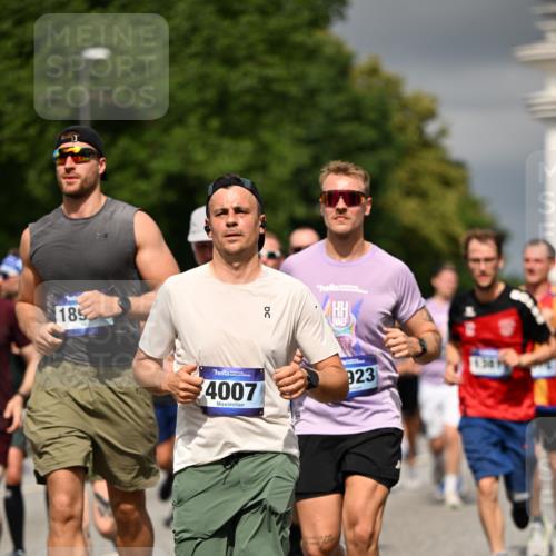 29.06.2025 - hella hamburg halbmarathon Dr. Thomas Lammeyer http://msf.ph/oto/8368094 29.06.2025 10:19:34 Kennedybrücke 1440, 1890, 2110, 2140, 2494, 2720, 2989, 3417, 4007, 4466, 5069, 5739, 6287, 6376, 6576, 7452, 7809, 7810, 7941, 7942, 8885, 9113, 9192, 9556, 9657, 9847, 10108, 10608, 10775, 10963 meine-sportfotos.de