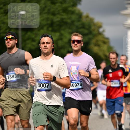 29.06.2025 - hella hamburg halbmarathon Dr. Thomas Lammeyer http://msf.ph/oto/8368103 29.06.2025 10:19:35 Kennedybrücke 1440, 1890, 2110, 2140, 2494, 2720, 2989, 3417, 4007, 4466, 5069, 5739, 6287, 6376, 6576, 7452, 7809, 7810, 7941, 7942, 8885, 9113, 9192, 9556, 9657, 9847, 10108, 10608, 10775, 10963 meine-sportfotos.de