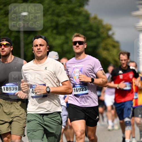 29.06.2025 - hella hamburg halbmarathon Dr. Thomas Lammeyer http://msf.ph/oto/8368109 29.06.2025 10:19:35 Kennedybrücke 1440, 1890, 2110, 2140, 2494, 2720, 2989, 3417, 4007, 4466, 5069, 5739, 6287, 6376, 6576, 7452, 7809, 7810, 7941, 7942, 8885, 9113, 9192, 9556, 9657, 9847, 10108, 10608, 10775, 10963 meine-sportfotos.de