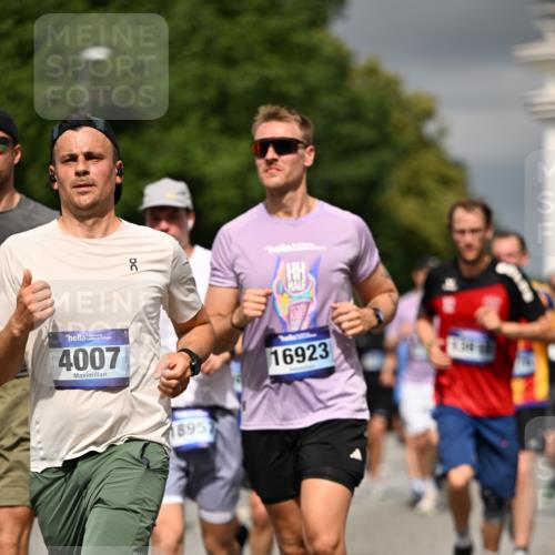 29.06.2025 - hella hamburg halbmarathon Dr. Thomas Lammeyer http://msf.ph/oto/8368118 29.06.2025 10:19:35 Kennedybrücke 1440, 1890, 2110, 2140, 2494, 2720, 2989, 3417, 4007, 4466, 5069, 5739, 6287, 6376, 6576, 7452, 7809, 7810, 7941, 7942, 8885, 9113, 9192, 9556, 9657, 9847, 10108, 10608, 10775, 10963 meine-sportfotos.de