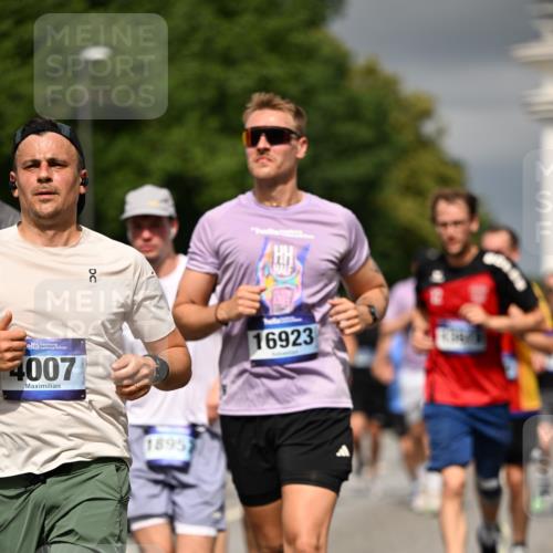 29.06.2025 - hella hamburg halbmarathon Dr. Thomas Lammeyer http://msf.ph/oto/8368121 29.06.2025 10:19:35 Kennedybrücke 1440, 1890, 2110, 2140, 2494, 2720, 2989, 3417, 4007, 4466, 5069, 5739, 6287, 6376, 6576, 7452, 7809, 7810, 7941, 7942, 8885, 9113, 9192, 9556, 9657, 9847, 10108, 10608, 10775, 10963 meine-sportfotos.de