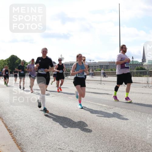 29.06.2025 - hella hamburg halbmarathon Lena Gebhardt http://msf.ph/oto/8368132 29.06.2025 10:02:01 Lombardsbrücke 1447, 1184, 1329, 1364, 1432, 1453, 1464, 1653, 1722, 1724, 1729, 1881, 1940, 2142, 2167, 2322, 2323, 2591, 2806, 2957, 3039, 3169, 4286, 4328, 4663, 4985, 5547, 5602, 5603, 5742, 5763, 6166, 6295, 6302, 6322, 6327, 6438, 6595, 6921, 7031, 7189, 7223, 7243, 8392, 8578, 8822, 8926, 9020, 9021, 9156, 9230, 9353, 9741, 9928, 10177, 10281, 10301, 10882, 10915, 11043, 11554, 11871, 11938, 12315, 12316, 12491, 14471, 14660, 14677, 16420 meine-sportfotos.de