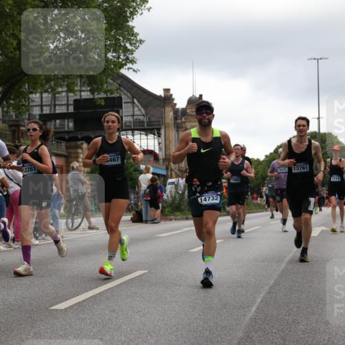 29.06.2025 - hella hamburg halbmarathon Yannick Fuchs http://msf.ph/oto/8368133 29.06.2025 10:53:27 20KM 2348, 2584, 2780, 3114, 3279, 3425, 3983, 4088, 4238, 4592, 4796, 5885, 6087, 6220, 6438, 7031, 7223, 7287, 8030, 9985, 10488, 10587, 10759, 10896, 10943, 11018, 11757, 11935, 11938, 12206, 12261, 12564, 12736, 12779, 12862, 13583, 13706, 13761, 14567, 14732, 14902, 14928, 14965, 15232, 15284, 15785, 16227, 16341, 16530, 16754, 16910, 16915, 16980, 17176, 17304, 17503, 17630, 18467, 18485, 18716, 18855, 19015, 19160 meine-sportfotos.de