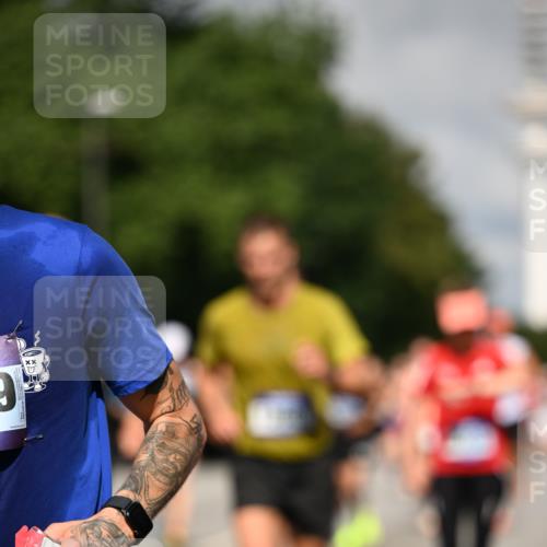 29.06.2025 - hella hamburg halbmarathon Dr. Thomas Lammeyer http://msf.ph/oto/8368165 29.06.2025 09:57:09 Kennedybrücke 1558, 1759, 2234, 2365, 2402, 2623, 2890, 3004, 3146, 3186, 4091, 4310, 4553, 5022, 5692, 6071, 6081, 6203, 6282, 6375, 6460, 6575, 6903, 7322, 7448, 7450, 7480, 7734, 9030, 9043, 9126, 9200, 9303, 9305, 9544, 9633, 9723, 9794, 11283 meine-sportfotos.de