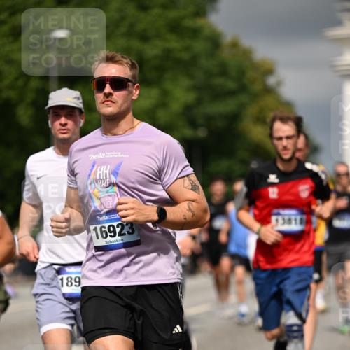 29.06.2025 - hella hamburg halbmarathon Dr. Thomas Lammeyer http://msf.ph/oto/8368173 29.06.2025 10:19:35 Kennedybrücke 1440, 1890, 2110, 2140, 2494, 2720, 2989, 3417, 4007, 4466, 5069, 5739, 6287, 6376, 6576, 7452, 7809, 7810, 7941, 7942, 8885, 9113, 9192, 9556, 9657, 9847, 10108, 10608, 10775, 10963 meine-sportfotos.de