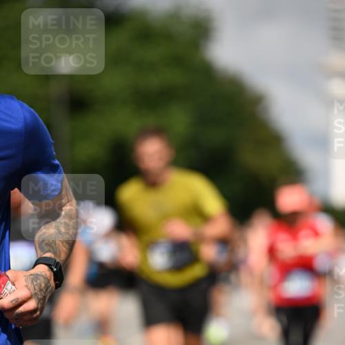 29.06.2025 - hella hamburg halbmarathon Dr. Thomas Lammeyer http://msf.ph/oto/8368182 29.06.2025 09:57:09 Kennedybrücke 1558, 1759, 2234, 2365, 2402, 2623, 2890, 3004, 3146, 3186, 4091, 4310, 4553, 5022, 5692, 6071, 6081, 6203, 6282, 6375, 6460, 6575, 6903, 7322, 7448, 7450, 7480, 7734, 9030, 9043, 9126, 9200, 9303, 9305, 9544, 9633, 9723, 9794, 11283 meine-sportfotos.de