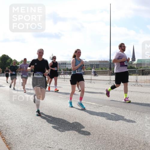 29.06.2025 - hella hamburg halbmarathon Lena Gebhardt http://msf.ph/oto/8368253 29.06.2025 10:02:02 Lombardsbrücke 14471, 6327, 1184, 1329, 1364, 1432, 1453, 1464, 1653, 1722, 1724, 1729, 1881, 1940, 2142, 2167, 2322, 2323, 2591, 2806, 2957, 3039, 3169, 4286, 4328, 4663, 4985, 5547, 5602, 5603, 5742, 5763, 6166, 6295, 6322, 6327, 6438, 6595, 6921, 7031, 7189, 7223, 7243, 8578, 8822, 8926, 9020, 9021, 9156, 9230, 9353, 9741, 9928, 10177, 10281, 10301, 10882, 10915, 11554, 11871, 11938, 12315, 12316, 12491, 14471, 14660, 14677, 16420 meine-sportfotos.de