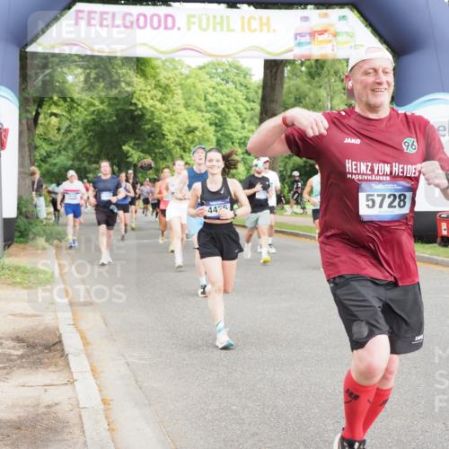 29.06.2025 - hella hamburg halbmarathon MichiJ http://msf.ph/oto/8368264 29.06.2025 10:44:16 Zwischen KM18-KM19 1200, 1833, 2025, 2488, 3413, 3859, 4426, 5015, 5134, 5457, 5458, 5728, 12773, 12774, 13376, 15110, 15584, 15726, 16830, 17769, 18966 meine-sportfotos.de