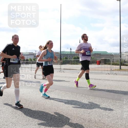 29.06.2025 - hella hamburg halbmarathon Lena Gebhardt http://msf.ph/oto/8368289 29.06.2025 10:02:02 Lombardsbrücke 14660, 14471, 6327, 4286, 1184, 1329, 1364, 1432, 1453, 1464, 1653, 1722, 1724, 1729, 1881, 1940, 2142, 2167, 2322, 2323, 2591, 2806, 2957, 3039, 3169, 4286, 4328, 4663, 4985, 5547, 5602, 5603, 5742, 5763, 6166, 6295, 6322, 6327, 6438, 6595, 6921, 7031, 7189, 7223, 7243, 8578, 8822, 8926, 9020, 9021, 9156, 9230, 9353, 9741, 9928, 10177, 10281, 10301, 10882, 10915, 11554, 11871, 11938, 12315, 12316, 12491, 14471, 14660, 14677, 16420 meine-sportfotos.de