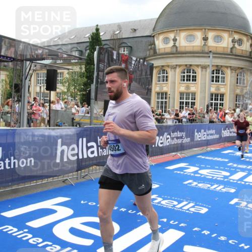 29.06.2025 - hella hamburg halbmarathon Michael Strokosch http://msf.ph/oto/8368296 29.06.2025 10:57:39 Ziel 1239, 2236, 2606, 2652, 4502, 5015, 5134, 5457, 5458, 5728, 13245, 14571, 14951, 15217, 15220, 17769, 17814, 18388 meine-sportfotos.de