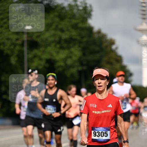 29.06.2025 - hella hamburg halbmarathon Dr. Thomas Lammeyer http://msf.ph/oto/8368322 29.06.2025 09:57:12 Kennedybrücke 1759, 2234, 2365, 2402, 2623, 2890, 2937, 3004, 3146, 3186, 3414, 4091, 4310, 4553, 4949, 5022, 5460, 5692, 6071, 6081, 6203, 6282, 6375, 6388, 6460, 6575, 6903, 7167, 7448, 7480, 7734, 9030, 9043, 9126, 9200, 9303, 9305, 9544, 9633, 9723, 9794, 9965, 11283 meine-sportfotos.de