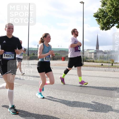 29.06.2025 - hella hamburg halbmarathon Lena Gebhardt http://msf.ph/oto/8368340 29.06.2025 10:02:02 Lombardsbrücke 7189, 78, 14471, 6327, 1184, 1329, 1364, 1432, 1453, 1464, 1653, 1722, 1724, 1729, 1881, 1940, 2142, 2167, 2322, 2323, 2591, 2806, 2957, 3039, 3169, 4286, 4328, 4663, 4985, 5547, 5602, 5603, 5742, 5763, 6166, 6295, 6322, 6327, 6438, 6595, 6921, 7031, 7189, 7223, 7243, 8578, 8822, 8926, 9020, 9021, 9156, 9230, 9353, 9741, 9928, 10177, 10281, 10301, 10882, 10915, 11554, 11871, 11938, 12315, 12316, 12491, 14471, 14660, 14677, 16420 meine-sportfotos.de