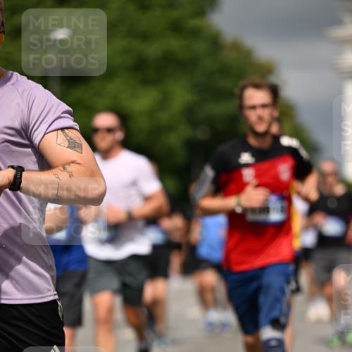 29.06.2025 - hella hamburg halbmarathon Dr. Thomas Lammeyer http://msf.ph/oto/8368385 29.06.2025 10:19:36 Kennedybrücke 1440, 1890, 2110, 2140, 2494, 2720, 2989, 3417, 4007, 4466, 5069, 5423, 6287, 6376, 6576, 7452, 7897, 7941, 7942, 8885, 9113, 9192, 9556, 9657, 9847, 10108, 10608, 10775, 10963 meine-sportfotos.de