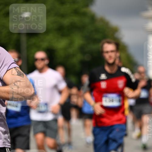 29.06.2025 - hella hamburg halbmarathon Dr. Thomas Lammeyer http://msf.ph/oto/8368418 29.06.2025 10:19:36 Kennedybrücke 1440, 1890, 2110, 2140, 2494, 2720, 2989, 3417, 4007, 4466, 5069, 5423, 6287, 6376, 6576, 7452, 7897, 7941, 7942, 8885, 9113, 9192, 9556, 9657, 9847, 10108, 10608, 10775, 10963 meine-sportfotos.de