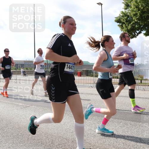29.06.2025 - hella hamburg halbmarathon Lena Gebhardt http://msf.ph/oto/8368447 29.06.2025 10:02:03 Lombardsbrücke 12781, 144713, 63, 428, 1184, 1329, 1364, 1432, 1453, 1464, 1653, 1722, 1729, 1881, 1940, 2142, 2167, 2322, 2323, 2591, 2806, 2957, 3039, 3169, 4286, 4328, 4663, 4985, 5547, 5602, 5603, 5742, 5763, 6166, 6295, 6322, 6327, 6438, 6595, 6921, 7031, 7189, 7223, 7243, 8578, 8926, 9020, 9021, 9156, 9230, 9353, 9741, 9928, 10177, 10281, 10301, 10882, 10915, 11554, 11871, 11938, 12315, 12316, 12491, 14471, 14660, 14677, 16420 meine-sportfotos.de