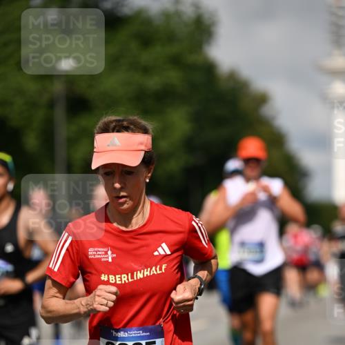 29.06.2025 - hella hamburg halbmarathon Dr. Thomas Lammeyer http://msf.ph/oto/8368452 29.06.2025 09:57:13 Kennedybrücke 1759, 2234, 2365, 2402, 2623, 2890, 2937, 3004, 3146, 3186, 3414, 4091, 4310, 4553, 4949, 5022, 5362, 5460, 5692, 6071, 6081, 6203, 6282, 6375, 6388, 6460, 6575, 6903, 7167, 7448, 7480, 7734, 9030, 9043, 9126, 9200, 9303, 9305, 9544, 9633, 9723, 9794, 9965, 11283 meine-sportfotos.de