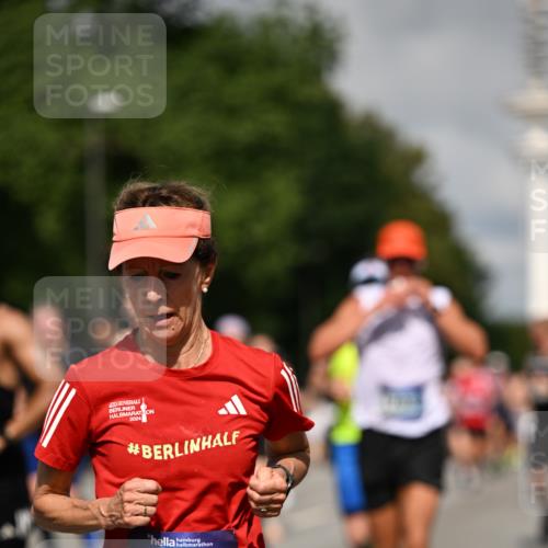 29.06.2025 - hella hamburg halbmarathon Dr. Thomas Lammeyer http://msf.ph/oto/8368461 29.06.2025 09:57:13 Kennedybrücke 1759, 2234, 2365, 2402, 2623, 2890, 2937, 3004, 3146, 3186, 3414, 4091, 4310, 4553, 4949, 5022, 5362, 5460, 5692, 6071, 6081, 6203, 6282, 6375, 6388, 6460, 6575, 6903, 7167, 7448, 7480, 7734, 9030, 9043, 9126, 9200, 9303, 9305, 9544, 9633, 9723, 9794, 9965, 11283 meine-sportfotos.de