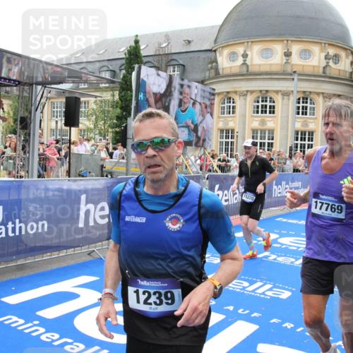 29.06.2025 - hella hamburg halbmarathon Michael Strokosch http://msf.ph/oto/8368485 29.06.2025 10:57:42 Ziel 1239, 1715, 1719, 2606, 2652, 5457, 5458, 10133, 12774, 13523, 14571, 14951, 15217, 15220, 17455, 17769, 17814, 18388, 18985 meine-sportfotos.de