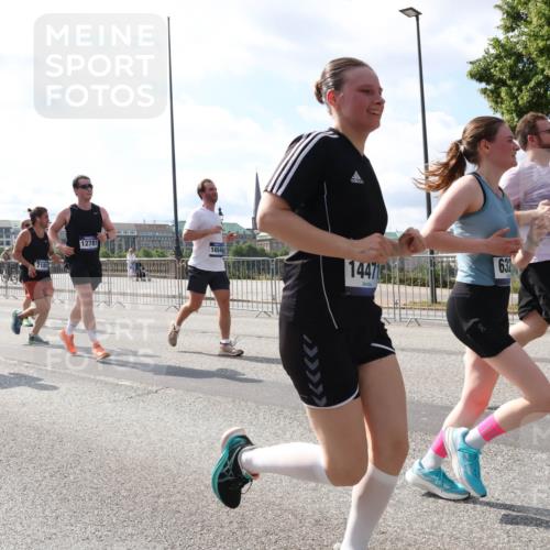 29.06.2025 - hella hamburg halbmarathon Lena Gebhardt http://msf.ph/oto/8368501 29.06.2025 10:02:03 Lombardsbrücke 7189, 12781, 1654, 14471, 632, 428, 1184, 1329, 1364, 1432, 1453, 1464, 1653, 1722, 1729, 1881, 1940, 2142, 2167, 2322, 2323, 2591, 2806, 2957, 3039, 3169, 4286, 4328, 4663, 4985, 5547, 5602, 5603, 5742, 5763, 6166, 6295, 6322, 6327, 6438, 6595, 6921, 7031, 7189, 7223, 7243, 8578, 8926, 9020, 9021, 9156, 9230, 9353, 9741, 9928, 10177, 10281, 10301, 10882, 10915, 11554, 11871, 11938, 12315, 12316, 12491, 14471, 14660, 14677, 16420 meine-sportfotos.de