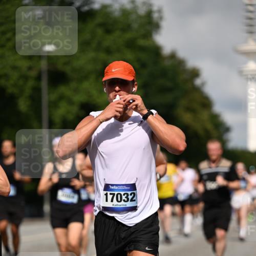29.06.2025 - hella hamburg halbmarathon Dr. Thomas Lammeyer http://msf.ph/oto/8368527 29.06.2025 09:57:15 Kennedybrücke 1759, 2234, 2365, 2402, 2623, 2890, 2937, 3004, 3186, 3414, 4091, 4310, 4553, 4949, 5022, 5362, 5460, 5532, 5692, 6071, 6081, 6203, 6282, 6375, 6388, 6460, 6575, 6903, 7167, 7385, 7448, 7480, 7734, 9030, 9043, 9126, 9200, 9303, 9305, 9544, 9633, 9723, 9965, 11283 meine-sportfotos.de