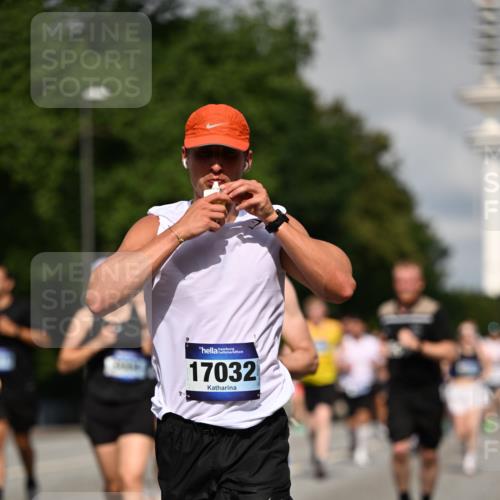 29.06.2025 - hella hamburg halbmarathon Dr. Thomas Lammeyer http://msf.ph/oto/8368541 29.06.2025 09:57:15 Kennedybrücke 1759, 2234, 2365, 2402, 2623, 2890, 2937, 3004, 3186, 3414, 4091, 4310, 4553, 4949, 5022, 5362, 5460, 5532, 5692, 6071, 6081, 6203, 6282, 6375, 6388, 6460, 6575, 6903, 7167, 7385, 7448, 7480, 7734, 9030, 9043, 9126, 9200, 9303, 9305, 9544, 9633, 9723, 9965, 11283 meine-sportfotos.de