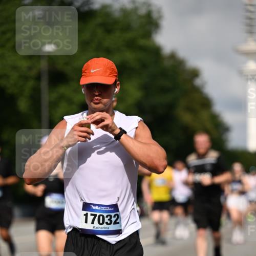 29.06.2025 - hella hamburg halbmarathon Dr. Thomas Lammeyer http://msf.ph/oto/8368553 29.06.2025 09:57:15 Kennedybrücke 1759, 2234, 2365, 2402, 2623, 2890, 2937, 3004, 3186, 3414, 4091, 4310, 4553, 4949, 5022, 5362, 5460, 5532, 5692, 6071, 6081, 6203, 6282, 6375, 6388, 6460, 6575, 6903, 7167, 7385, 7448, 7480, 7734, 9030, 9043, 9126, 9200, 9303, 9305, 9544, 9633, 9723, 9965, 11283 meine-sportfotos.de