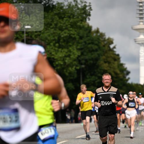 29.06.2025 - hella hamburg halbmarathon Dr. Thomas Lammeyer http://msf.ph/oto/8368573 29.06.2025 09:57:15 Kennedybrücke 1759, 2234, 2365, 2402, 2623, 2890, 2937, 3004, 3186, 3414, 4091, 4310, 4553, 4949, 5022, 5362, 5460, 5532, 5692, 6071, 6081, 6203, 6282, 6375, 6388, 6460, 6575, 6903, 7167, 7385, 7448, 7480, 7734, 9030, 9043, 9126, 9200, 9303, 9305, 9544, 9633, 9723, 9965, 11283 meine-sportfotos.de